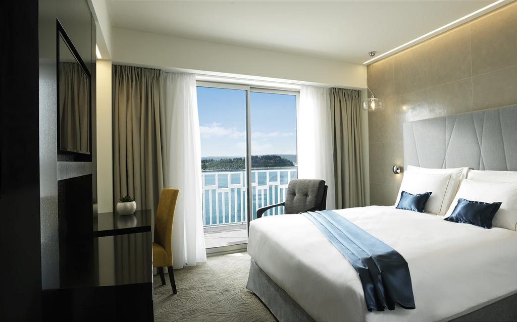 Tweepersoonskamer met Balkon en Uitzicht op Zee